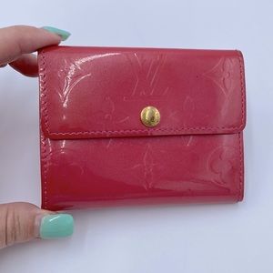 419. Louis Vuitton Vernis Ludlow Soft Pink Monogram Bifold Wallet 2006